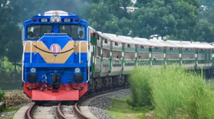 আজ থেকে ঈদ যাত্রায় ট্রেনের অগ্রিম টিকিট বিক্রি শুরু