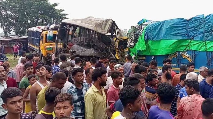 দিনাজপুরে বাস-ট্রাক সংঘর্ষে শিশুসহ নিহত ৪