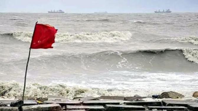 বঙ্গোপসাগরে লঘুচাপ: বন্দরে ৩ নম্বর সতর্কতা