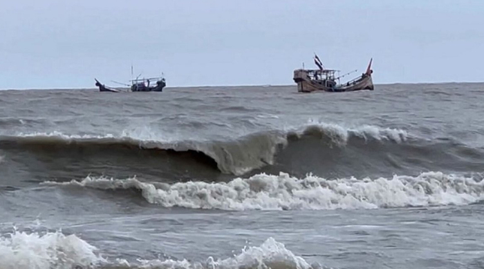 ঝোড়ের সম্ভাবনা নেই, সমুদ্র বন্দর থেকে নামলো সংকেত