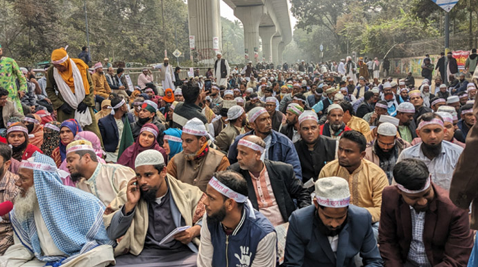 জাতীয়করণে ২৪ ঘণ্টার আলটিমেটাম দিলেন ইবতেদায়ি শিক্ষকরা