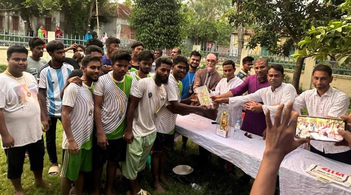 রাণীনগরে মিনি ফুটবল টুর্নামেন্টের ফাইনাল খেলা