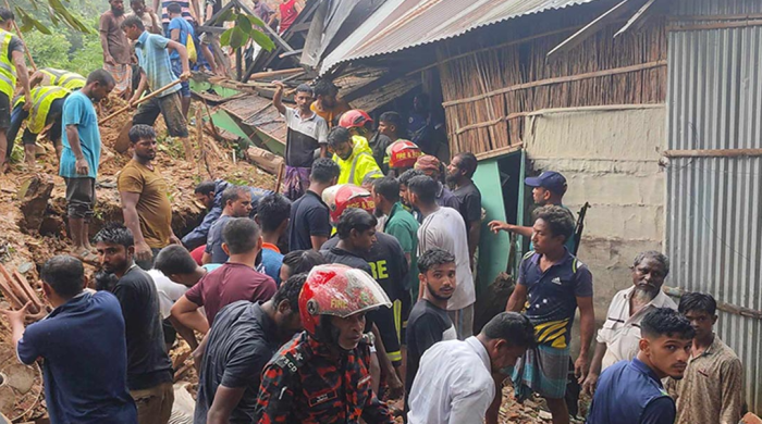 সিলেটে টিলা ধসে একই পরিবারের তিনজন মাটিচাপা