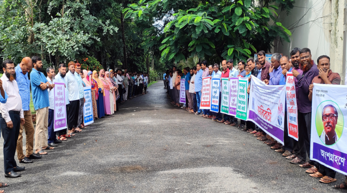 নওগাঁ পল্লী বিদ্যুৎ সমিতির কর্মকর্তা-কর্মচারীদের কর্মবিরতি চলমান