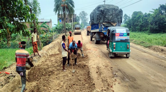 রাণীনগর-সান্তাহার আঞ্চলিক মহাসড়কের নির্মাণকাজ