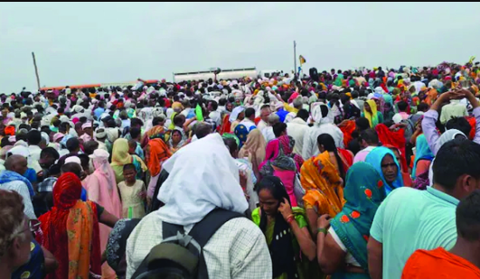 ভারতে ধর্মীয় অনুষ্ঠানে পদদলিত হয়ে নিহত ৮৭