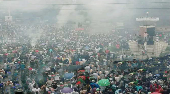 বগুড়ায় শিক্ষার্থীদের সাথে পুলিশের সংঘর্ষ