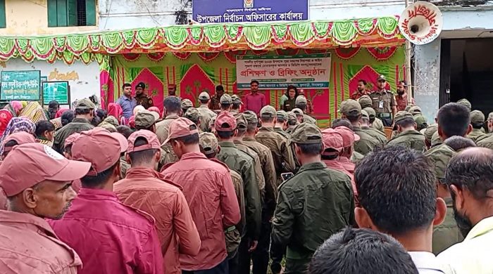 ফুলবাড়ীতে ৫৭ টি দুর্গা মন্ডবে ৩৭৬ জন আনসার নিয়োগ