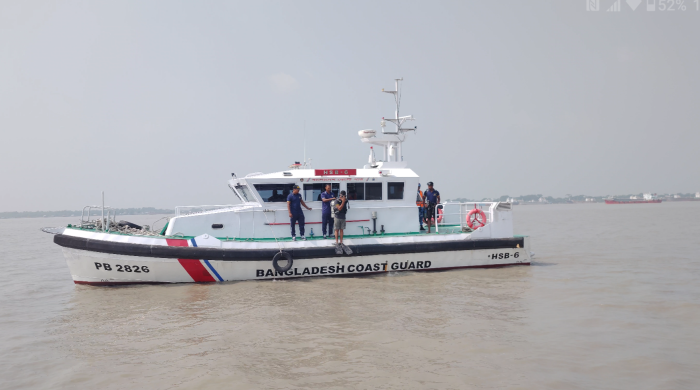 মোংলায় কার্গো জাহাজের ধাক্কায় ট্রলার ডুবি, নিখোঁজ ১